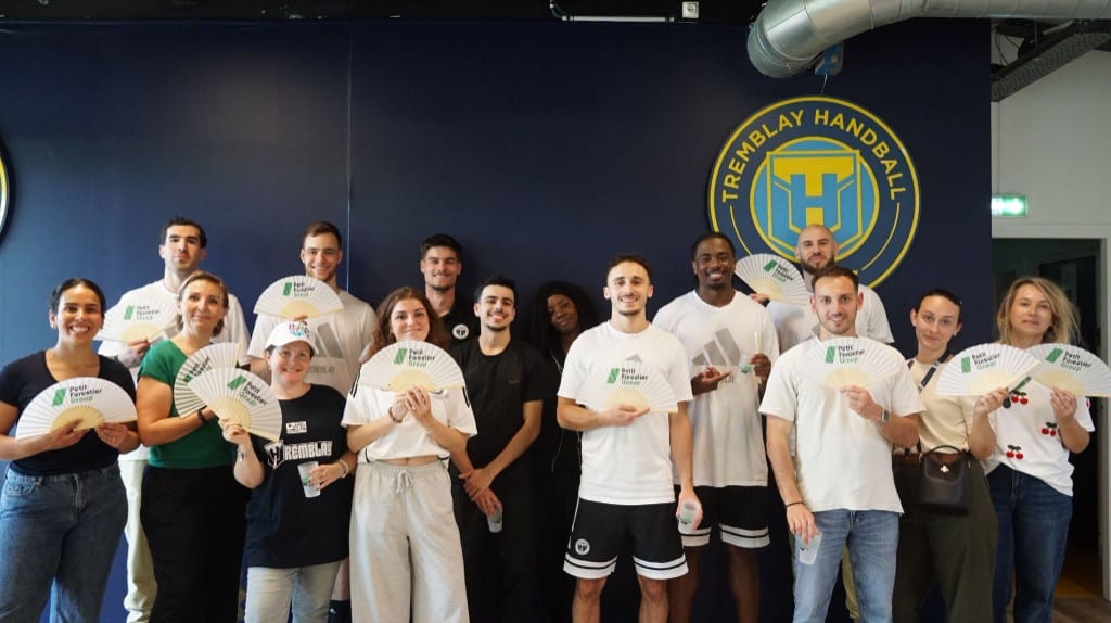 Équipe et partenaires du Tremblay Handball — action RSE avec Petit Forestier Group